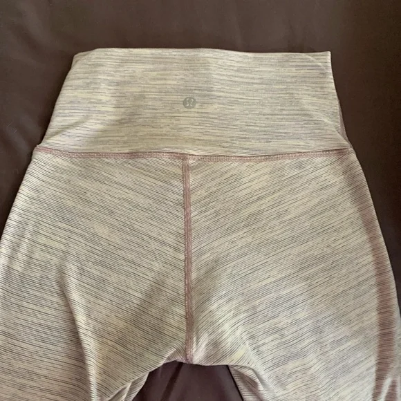 Lulu lemon Align women’s capri leggings - Picture 2 of 7